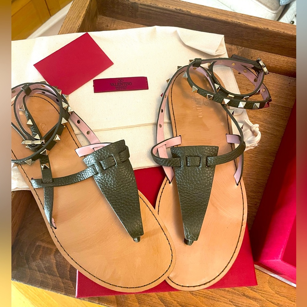 NWOT Valentino Rockstud Sandals Sz 39 (8.5)